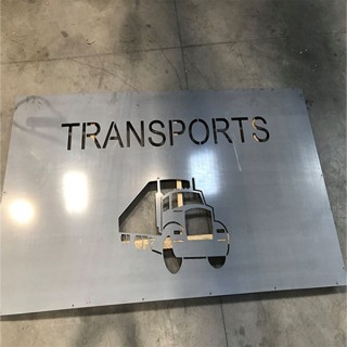 Enseignes commerciales sur devis découpées 2 mm d'épaisseur