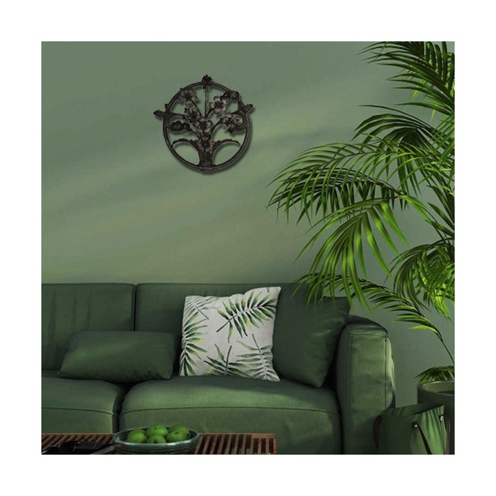 Bouquet de fleurs décoratif en fer forgé inscrit dans un cercle ovale pour être accroché à un mur