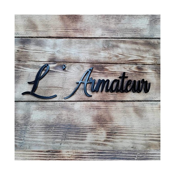 Caractères Château des Oliviers. Lettres hauteur 120 mm à 170 mm 6 mm d'épaisseur